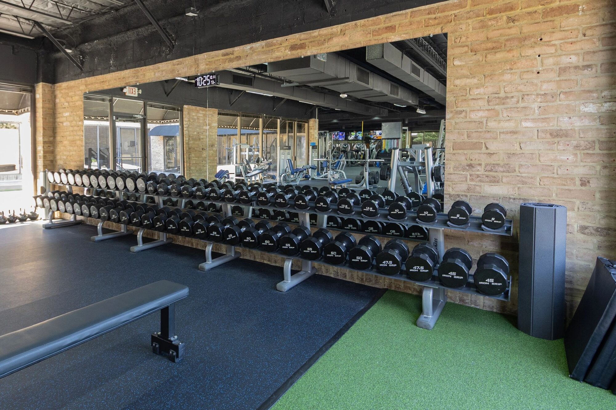 Dumbbell rows along the brick wall